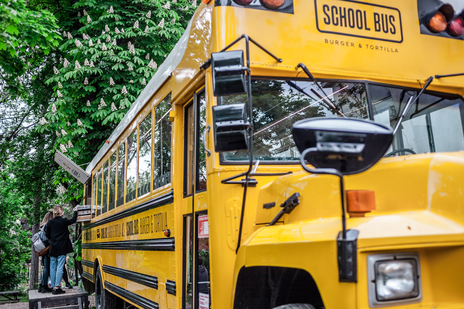 Street food iskolabuszból a MOME kampuszán – School Bus