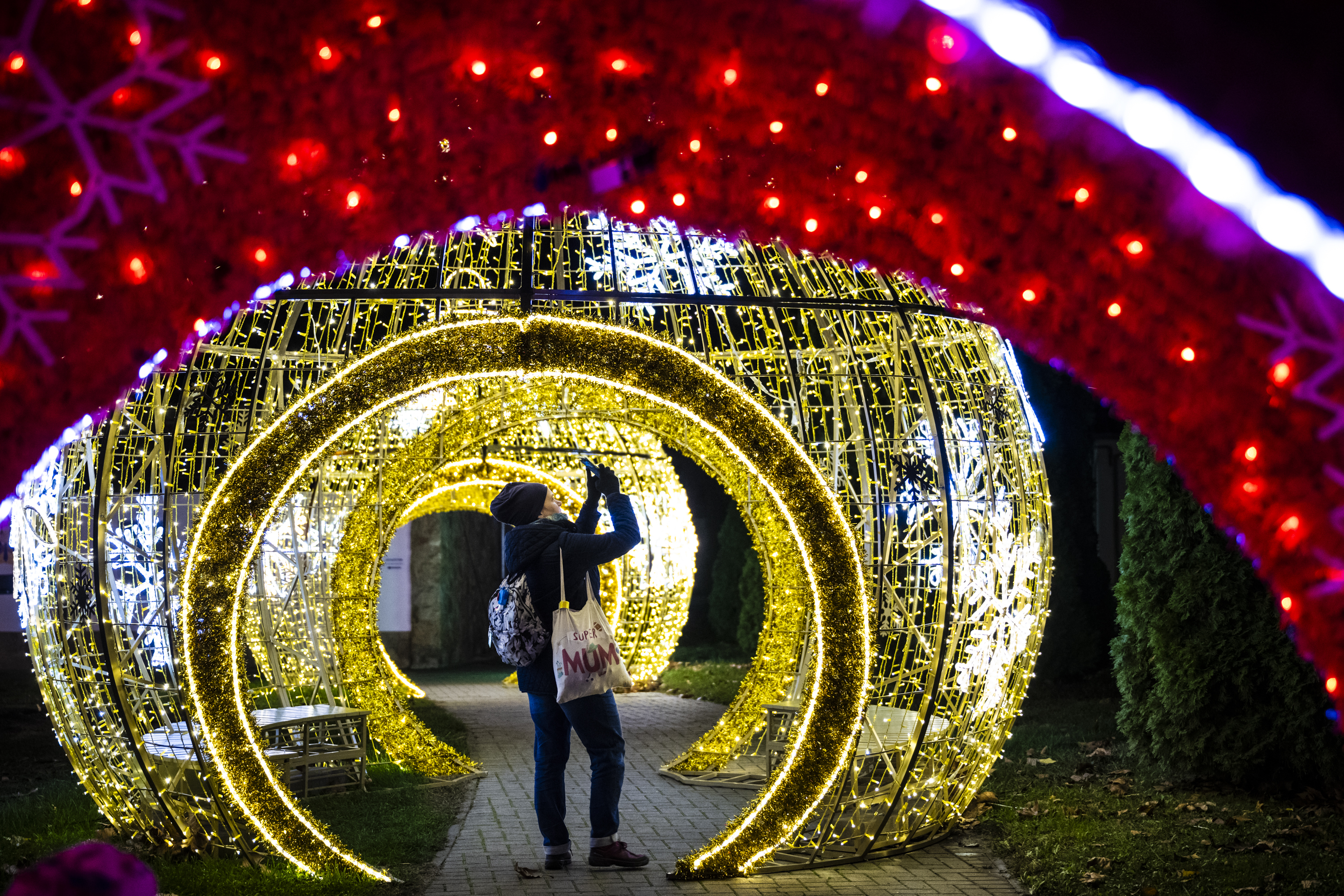 Pazar fények, adventi hangulat Óbudán – Megnyitott a Lumina Park karácsonyi kiadása