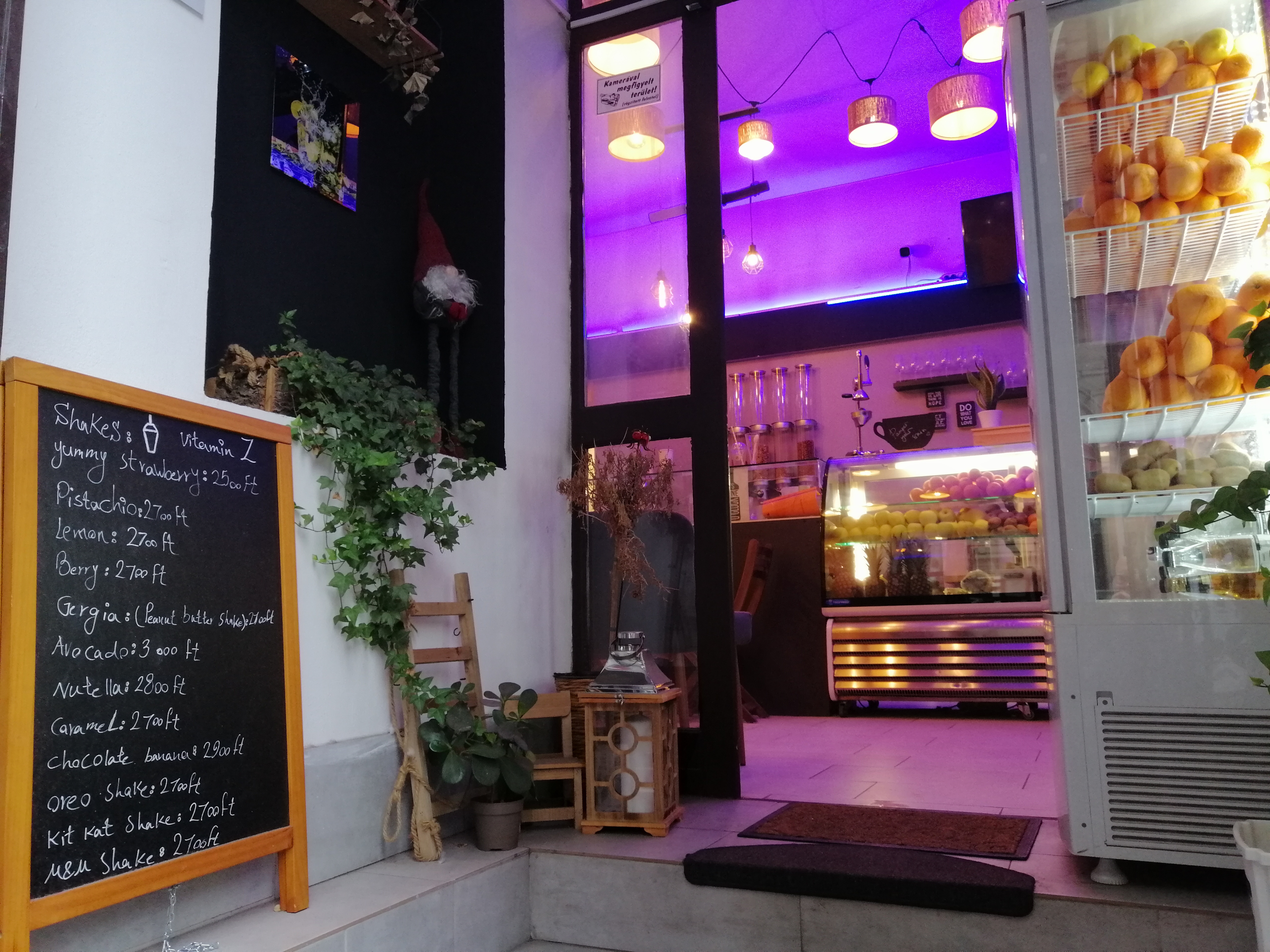 Hangulatos kis lébár nyílt a Dob utcában – Vitamin Z smoothie- és gyümölcslébár