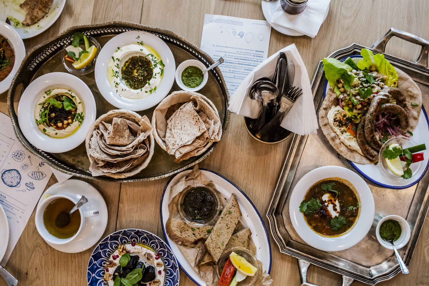 A közel-kelet és a mediterráneum ízei, New York-ot idéző food barban – Dobrumba