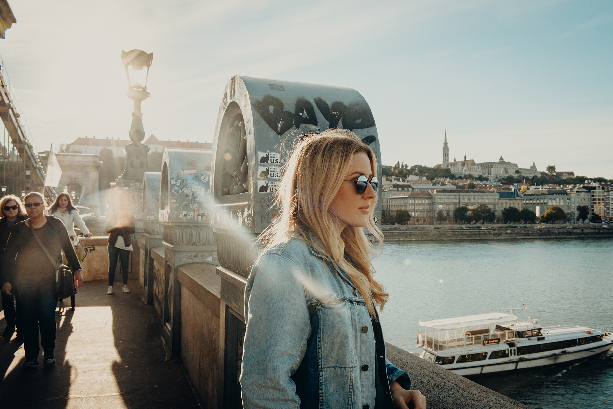 Teljes egészében Budapesten forgott Ellie Goulding, Diplo és Swae Lee új klipje
