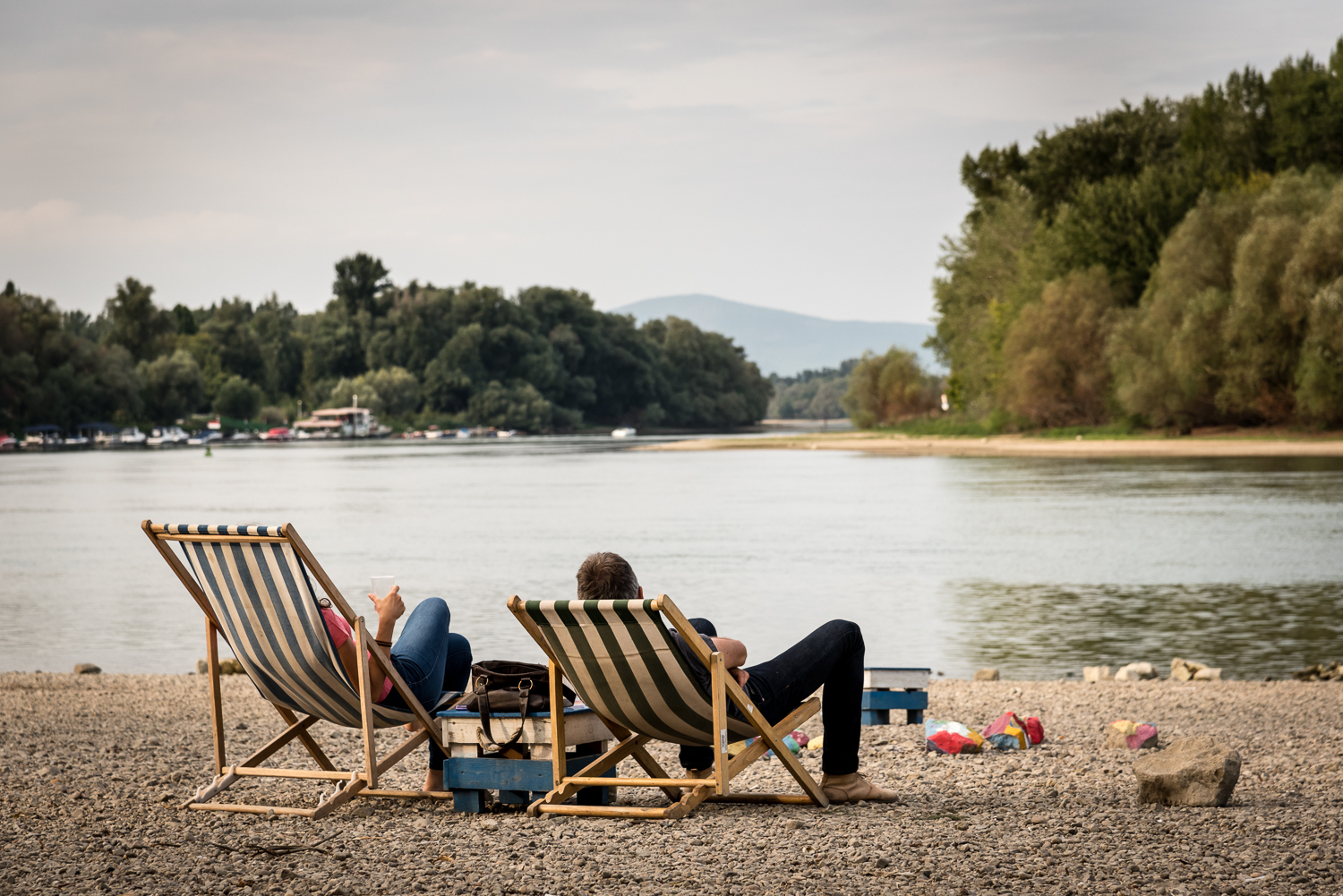Árnyas, laza hely a Duna-parton, a szentendrei korzó legnyugisabb részén: Kacsakő Bisztró