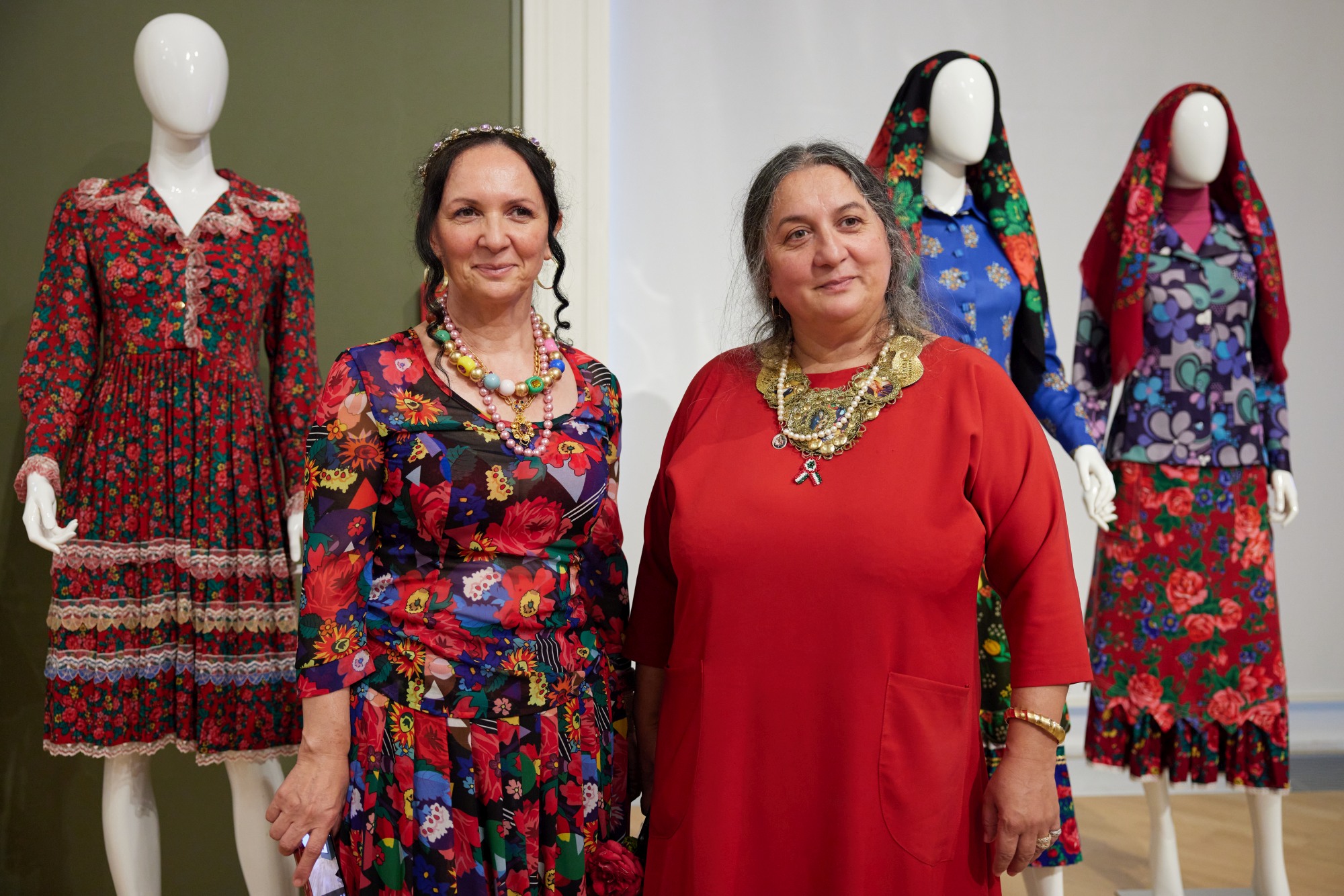 Rendhagyó Romani Design-kiállítással indul az idei őszi divat- és dizájnélet Budapesten